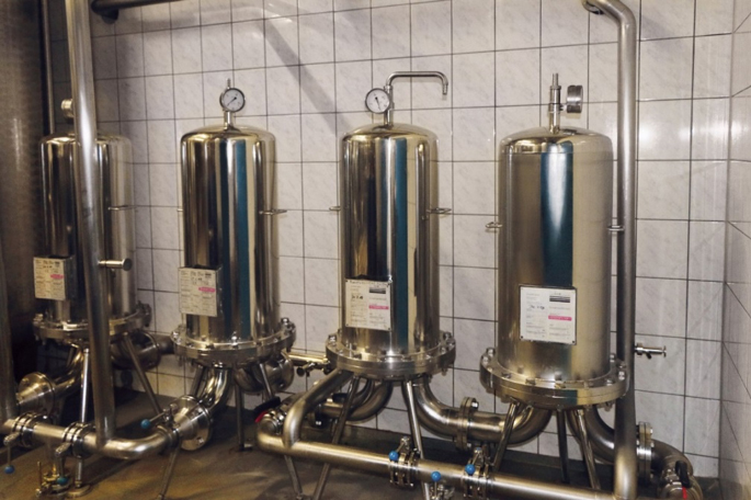 图 3：配备了30英寸LifeTec水处理滤芯的8芯PF-EG过滤器壳体