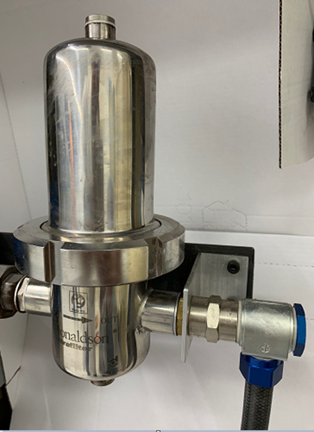 LifeTec P-SRF 无菌过滤器装在 P-EG 0018 外壳中，在管材生产期间在洁净室中使用。图片：Karl Höll GmbH & Co. KG