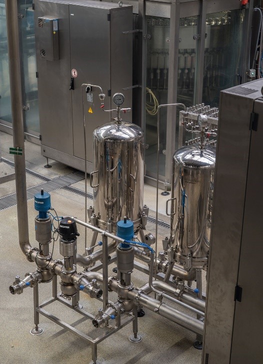 用于预过滤和最终过滤的唐纳森 PG-EG 液体外壳支持装瓶厂 5 号生产线的矿泉水过滤，过滤容量高达  30 m³/h。
