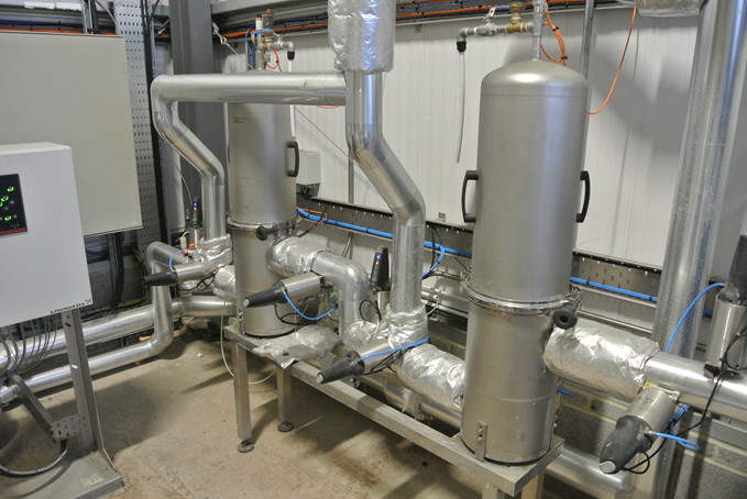 图 4：两个不锈钢 PF-IG 滤壳各包含 8 个 30" 英寸（1 英寸 = 2.54 厘米）P-GSL N 滤筒