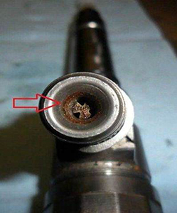 燃油中的水会导致喷油器磨损。