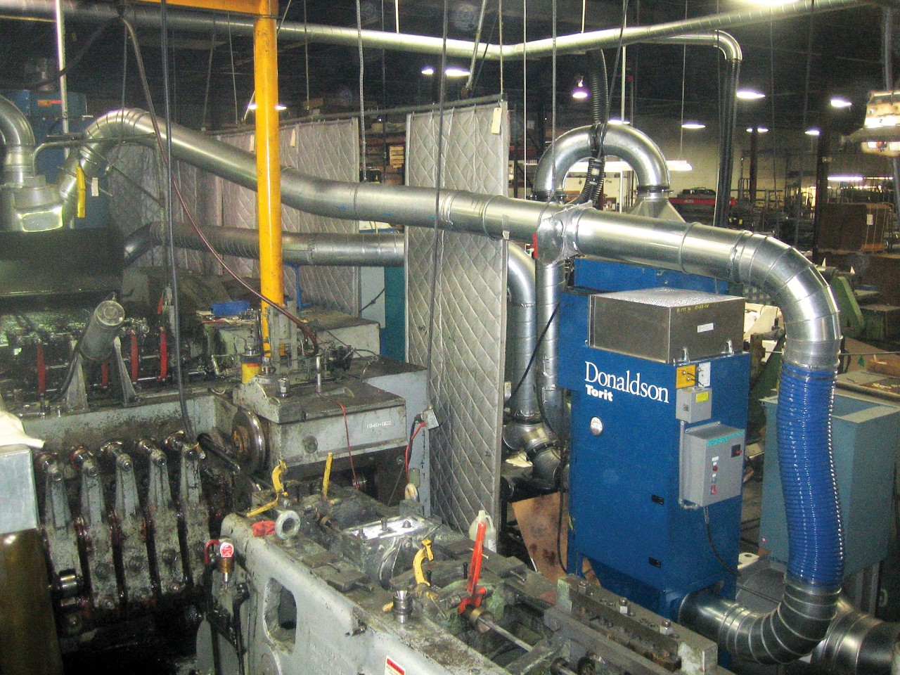  图 1：唐纳森 Torit WSO 除尘器正在捕获烟雾。 